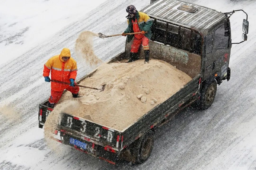 大(dà)雪當前，融雪劑使用面臨難題